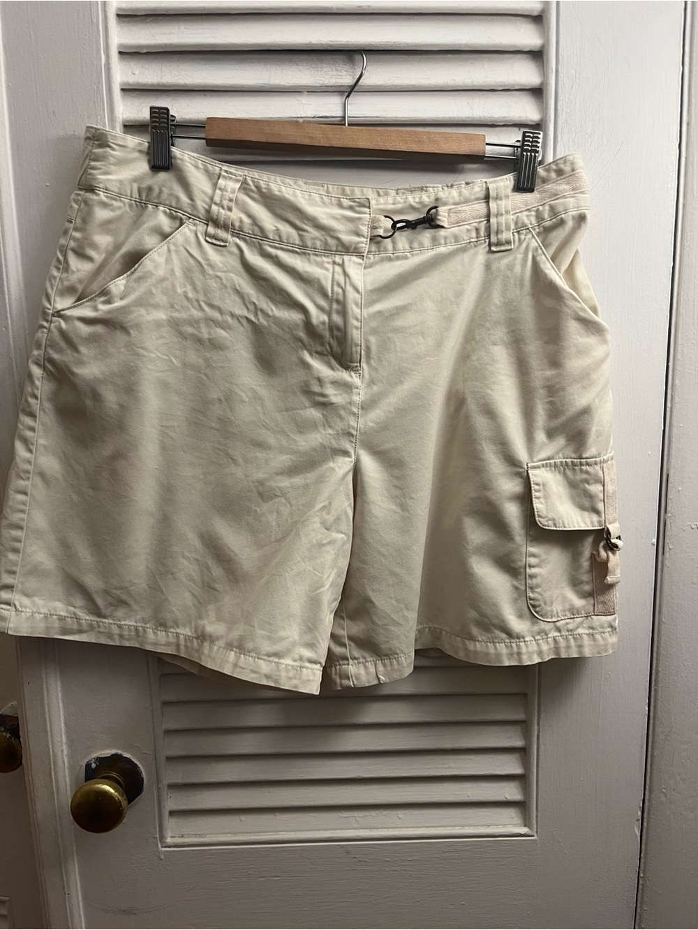 J. Jill Cream Cargo Shorts with Side Pocket